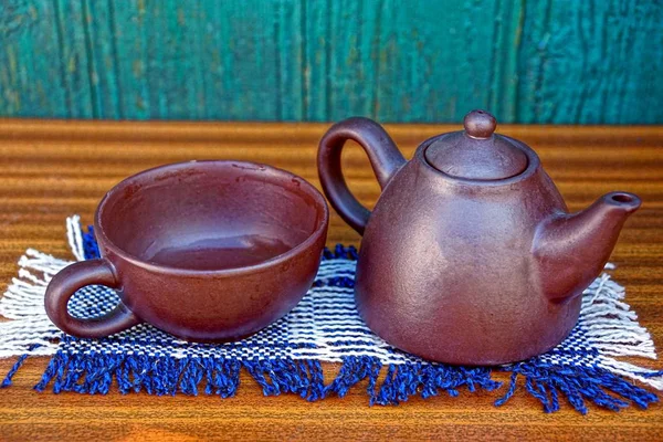 Старий Керамічний Коричневий Чайник Чашка Скатертині Столі — стокове фото