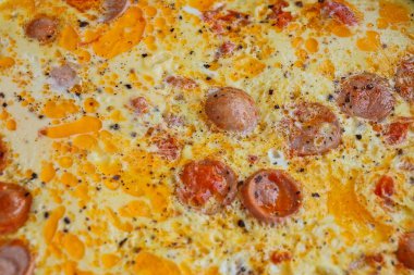 adet sosis kızarmış yumurta dokusu