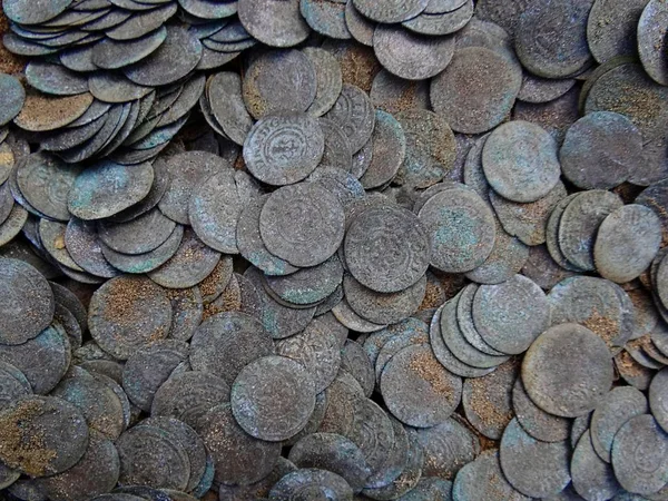 Текстура Груды Старых Серебряных Монет Земле — стоковое фото