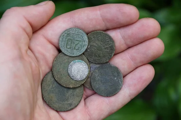 Купа Старих Мідних Срібних Монет Долоні — стокове фото