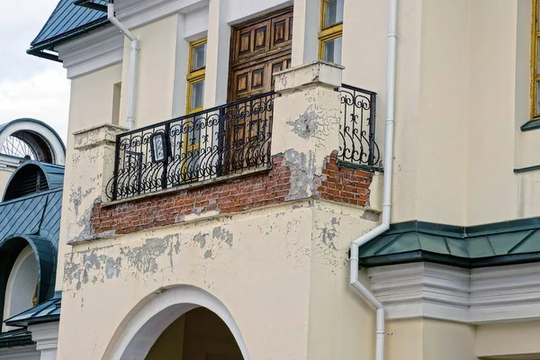 Stary Żelazny Balkon Szary Budynek — Zdjęcie stockowe