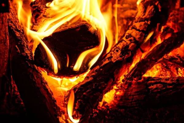Textuur Van Red Fire Zwarte Logs — Stockfoto