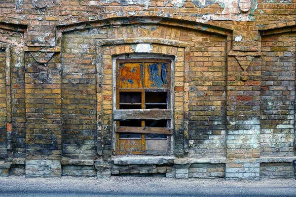 Empty Broken Window Stuffed Boards Old Brick Wall — Stock Photo, Image