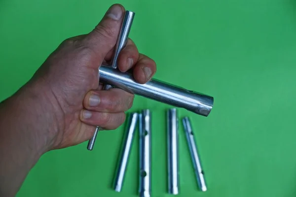 Chave Longa Soquete Metal Cinzento Mão — Fotografia de Stock