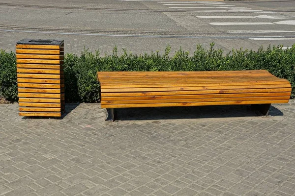 Brown Wooden Bench Urn Stand Sidewalk City Street — Stock Photo, Image