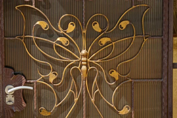 Brown Metal Texture Wrought Iron Butterfly Pattern Door Handle Wall — Stock Photo, Image