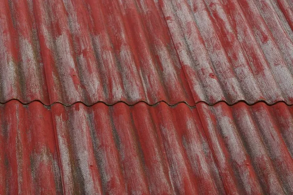 家の屋根の上の赤いテクスチャ — ストック写真