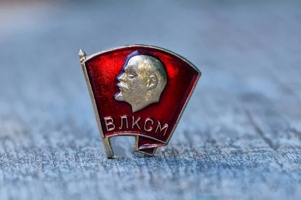 One Red Komsomol Icon Gray Table — Stock Photo, Image