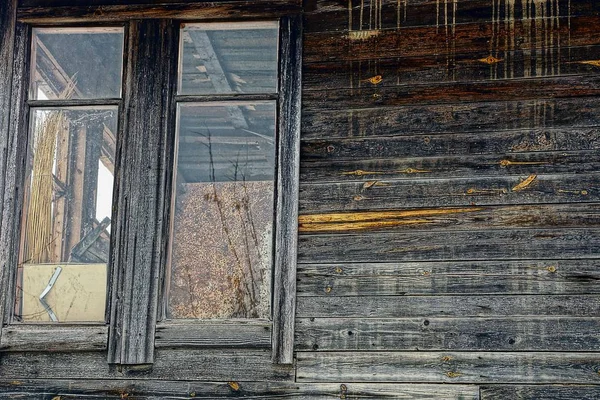 Staré Okno Šedé Černé Dřevěné Stěně — Stock fotografie