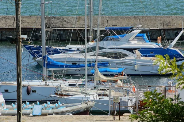 Wiele Jachtów Łodzi Molo Nad Morzem — Zdjęcie stockowe