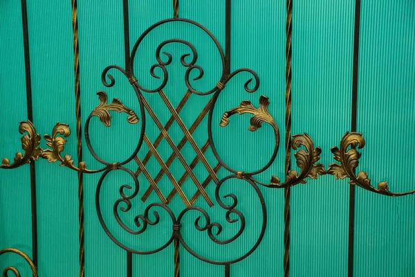 Part Green Gate Forged Bars Beautiful Pattern — Stock Photo, Image