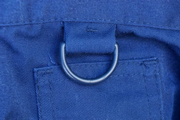 青いズボンのポケットと腰にカラビナで布製の一部 — ストック写真