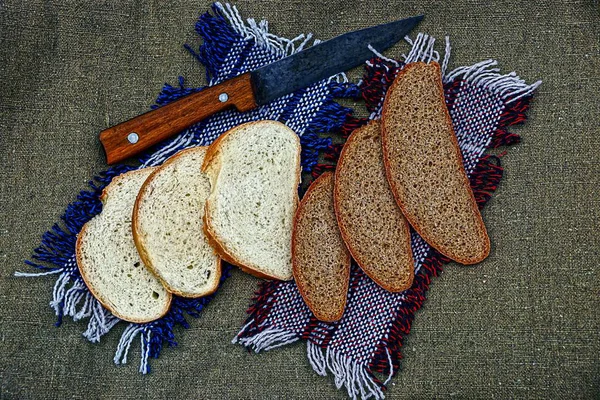 Pão Fatiado Pão Com Uma Faca Xale — Fotografia de Stock