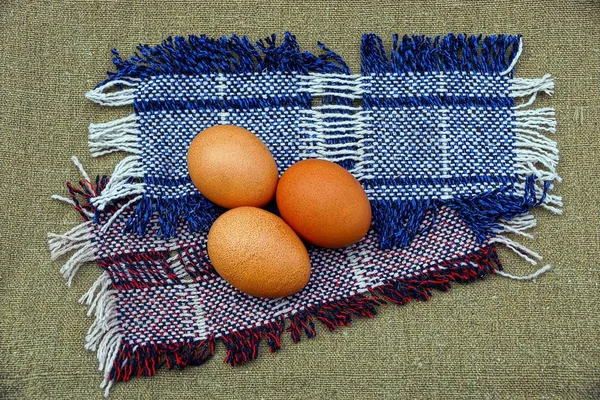 Τρία Καφέ Κοτόπουλο Αυγά Μάλλινο Ύφασμα — Φωτογραφία Αρχείου