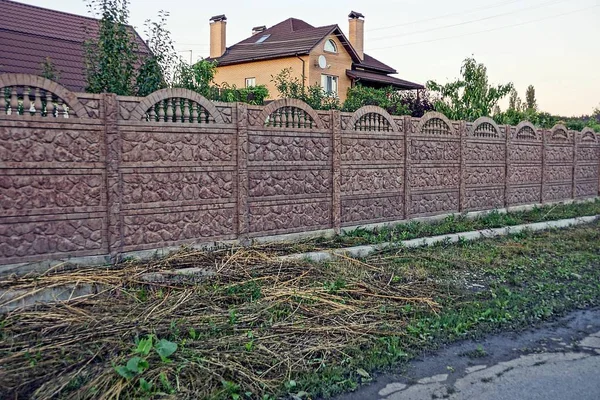 Brown Rural Stone Fence House Grass — Stock Photo, Image