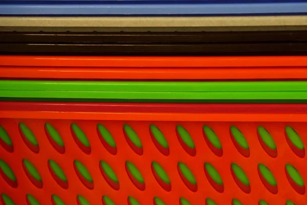 Fundo Brilhante Colorido Uma Linha Caixas Plástico — Fotografia de Stock