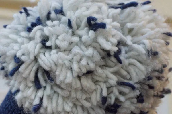 Texture Tissu Bleu Gris Pompon Laine Sur Chapeau — Photo