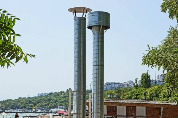 Dos Tubos Chimenea Metal Gris Contra Cielo Ramas Verdes — Foto de Stock