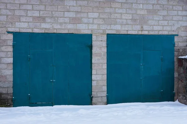 Blue Metal Gates Gray Brick Wall Garage White Snow — Stock Photo, Image