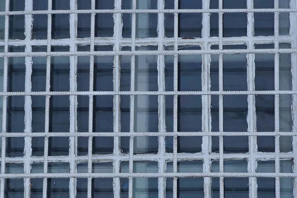 Textur Aus Weißem Eisengrill Und Grauem Glas Fenster — Stockfoto