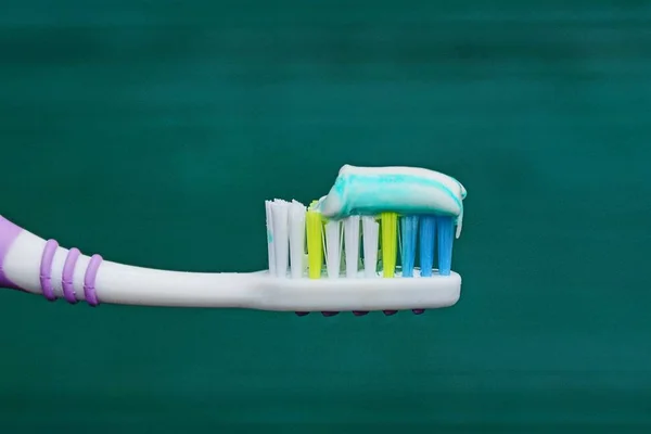 Toothpaste Toothbrush Green Background — Stock Photo, Image