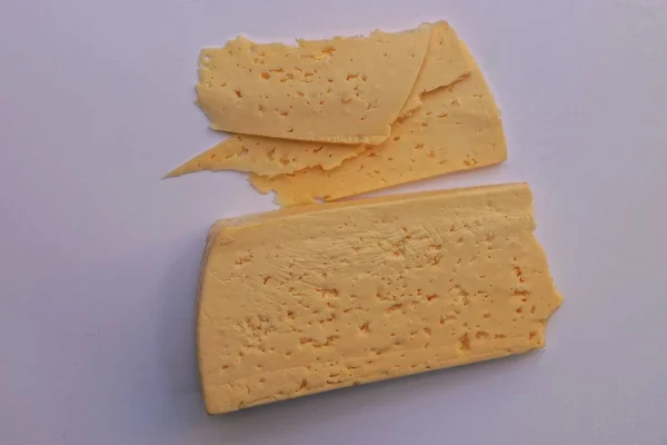 Pezzi Formaggio Fresco Giallo Tavolo Grigio — Foto Stock