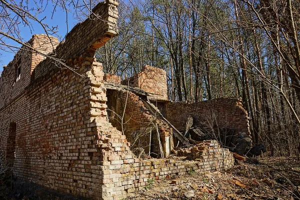 Las Ruinas Una Antigua Casa Ladrillo —  Fotos de Stock