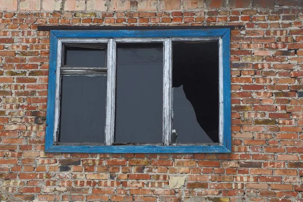 Old Broken Window Brown Brick Wall House — Stock Photo, Image