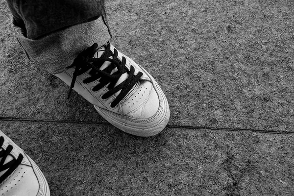 White Shoes Legs Blue Pants — Stock Photo, Image