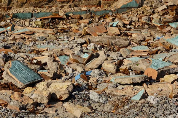 Kamenný Textura Odpadků Kusy Hnědých Cihel Dlaždic Hromadě Zemi — Stock fotografie