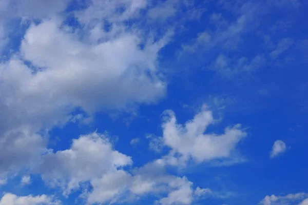 Viele Weiße Graue Schöne Wolken Einem Blauen Tageshimmel — Stockfoto