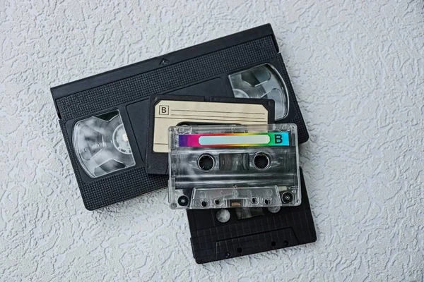 Cassette Audio Vidéo Noire Sur Une Table Grise — Photo