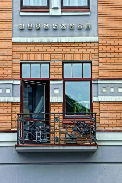 Balcone Ferro Aperto Con Porta Finestra Vetro — Foto Stock