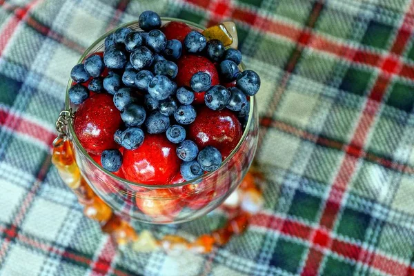 Fresh Fruit Glass Wine Brown Beads Checkered Fabric — Stock Photo, Image