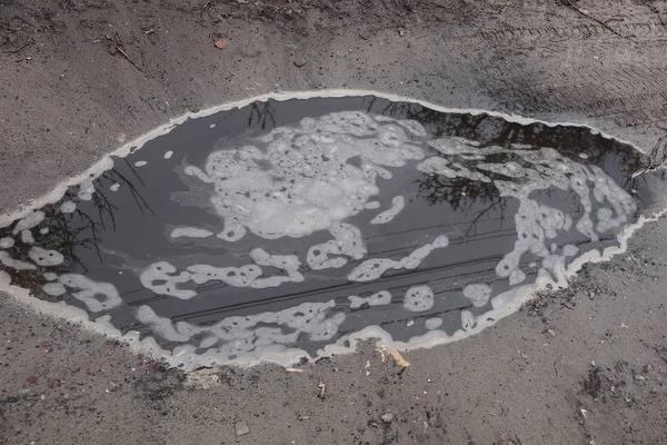 Big Puddle Dirty Brown Water Gray Foam Ground — Stock Photo, Image