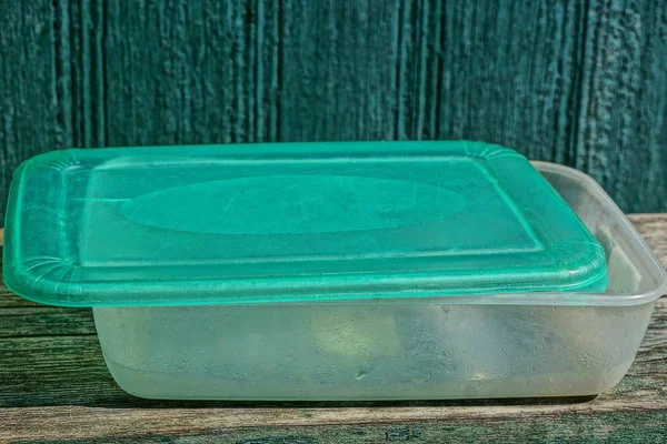 Caja Comida Vacía Plástico Verde Gris Mesa Madera — Foto de Stock