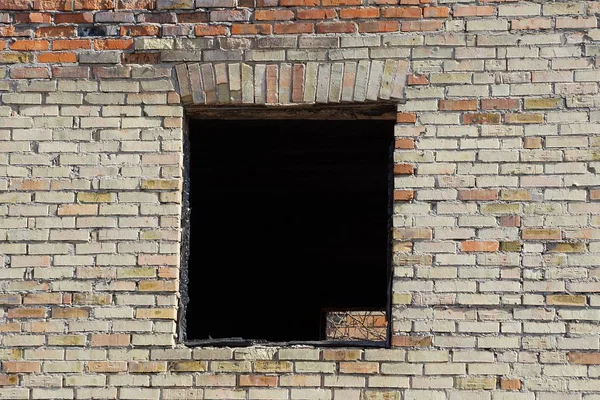 Черное Пустое Окно Старой Кирпичной Стене — стоковое фото