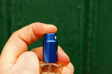 Parmak sıkarak sprey