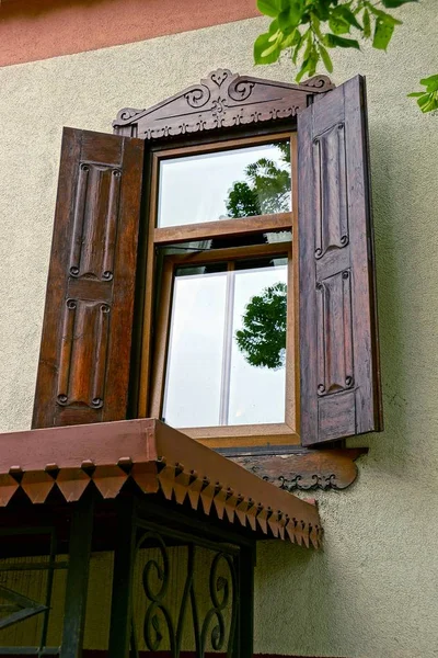 Vieille Fenêtre Avec Volets Bois Sur Mur Maison — Photo