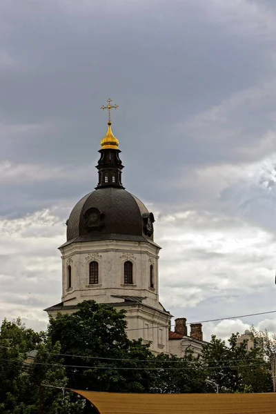 Igreja Cristã Com Cúpula Cruz Fundo Céu — Fotografia de Stock