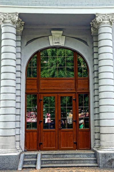 Puertas Acristaladas Madera Pared Antiguo Edificio — Foto de Stock