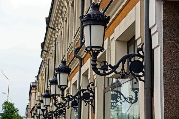 Rua Luzes Retro Parede Com Janelas — Fotografia de Stock