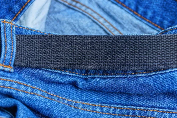 Faixa Longa Preta Com Jeans Cotão Azul — Fotografia de Stock