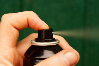 Parmak sıkarak sprey