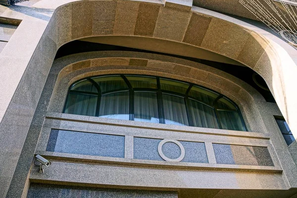 Moderní Okno Šedé Mramorové Stěně — Stock fotografie