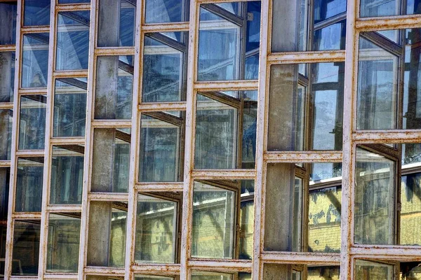多くの正方形の窓のガラスの質感 — ストック写真