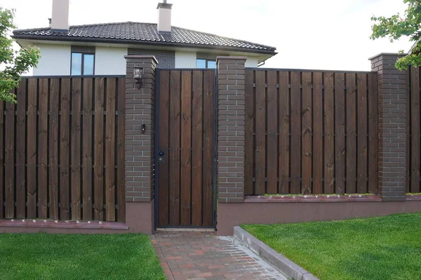 Brown Wooden Plank Fence Closed Door — Stock Photo, Image