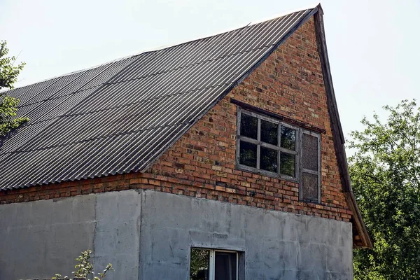 Facade House Brick Brown Attic Window Sky — Stock Photo, Image