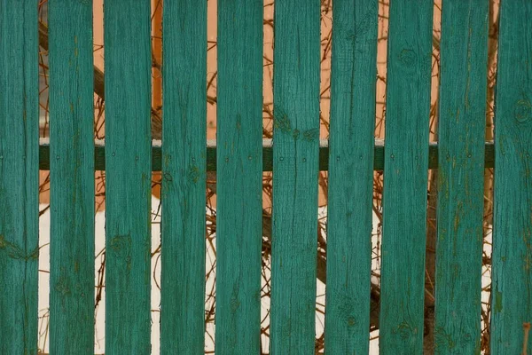 Tekstura Zielonych Drewnianych Desek Ogrodzeniowych Ulicy — Zdjęcie stockowe