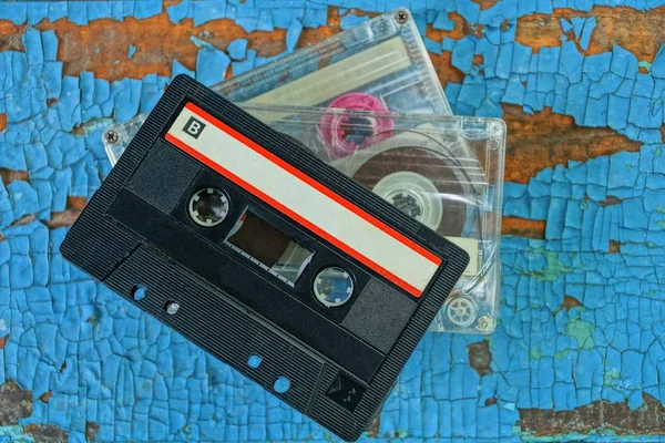 Старые Аудиокассеты Синей Доске — стоковое фото